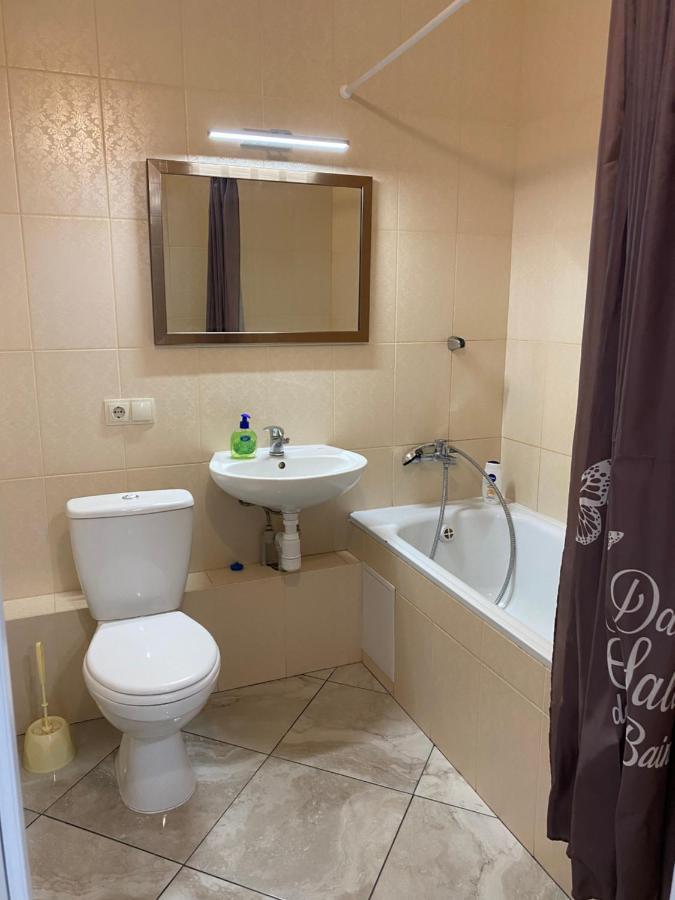 Cozy Apartment on Gmyri 12b near metro Poznyaki Kijów Zewnętrze zdjęcie